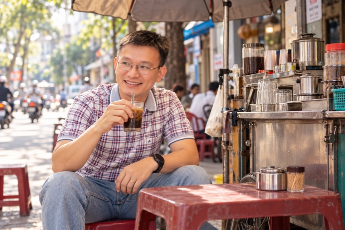 Hơn 10 năm uống cà phê ở sạp chú Toàn, tôi học được những gì? Hơn 10 năm uống cà phê ở sạp chú Toàn, tôi học được những gì?