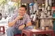 Hơn 10 năm uống cà phê ở sạp chú Toàn, tôi học được những gì?