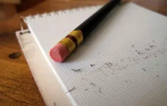 Bút chì và cục tẩy